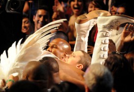 столкновение Эминема с звездой «Бруно» — Сашей Барон Коэном.jpg